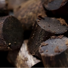 kyara agarwood bracelet close grain,nha trang agarwood bead bracelet,hainan agarwood bracelet natural resin,rare agarwood beads texture detail