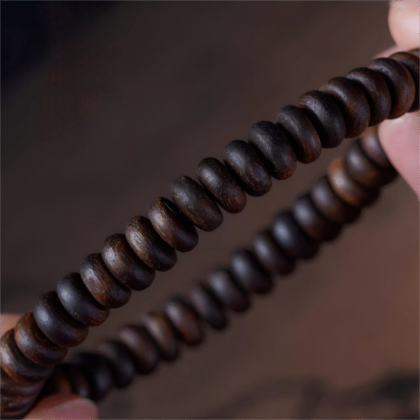 kyara agarwood bracelet,Rare Kyara agarwood disc bead bracelet – collector grade material,Kyara-grade agarwood bracelet