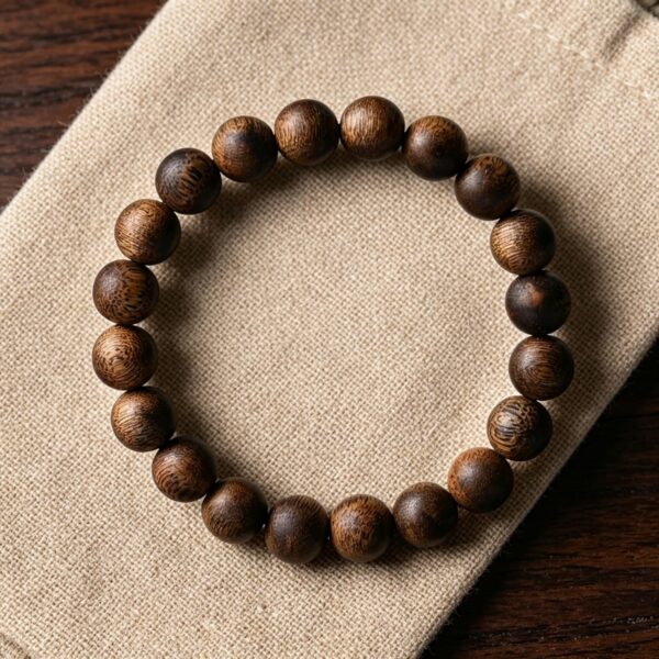 Hainan Yingge Green Qinan Agarwood Bracelet 10mm